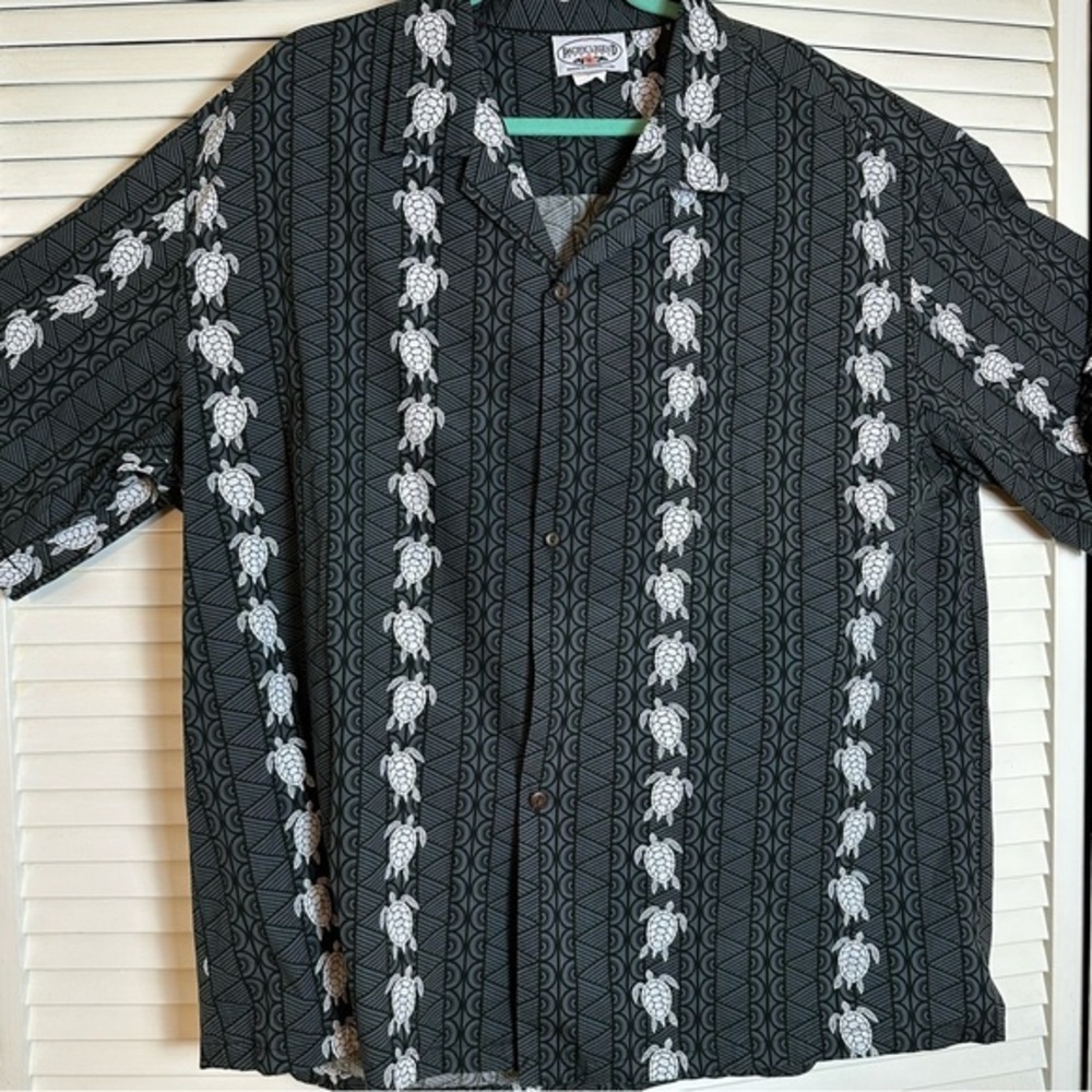 Pacific Legend Men's Black and White Turtle Print Casual Shirt